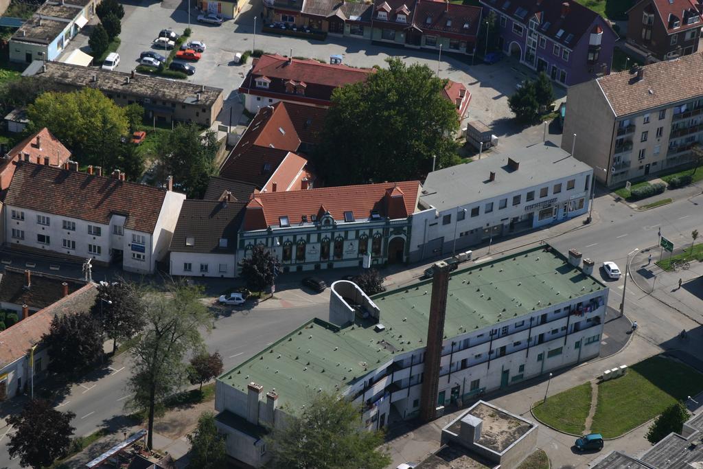 Tinódi Fogadó Sarvar Bagian luar foto